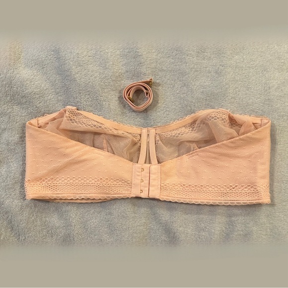 [ 2 FOR $35 ] VICTORIA’S SECRET STRAPLESS UNLINED PEACH MESH BRA - Picture 3 of 4